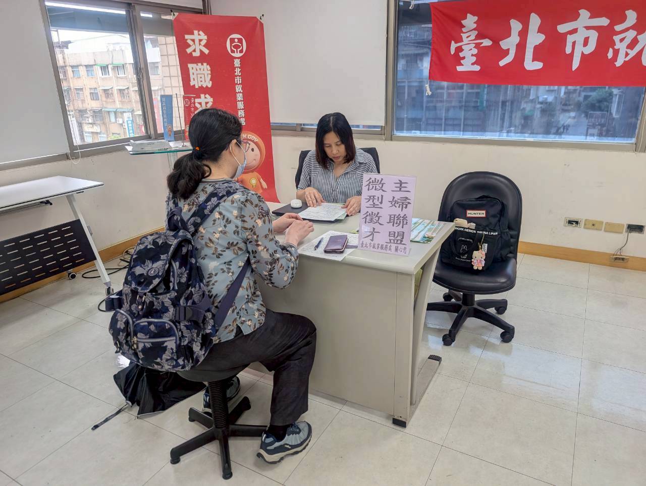 圖示二： 北市勞動局臺北市就業服務處6月9日至6月12日，共邀集15家知名企業於各就服站舉辦現場徵才活動，提供721個工作機會。